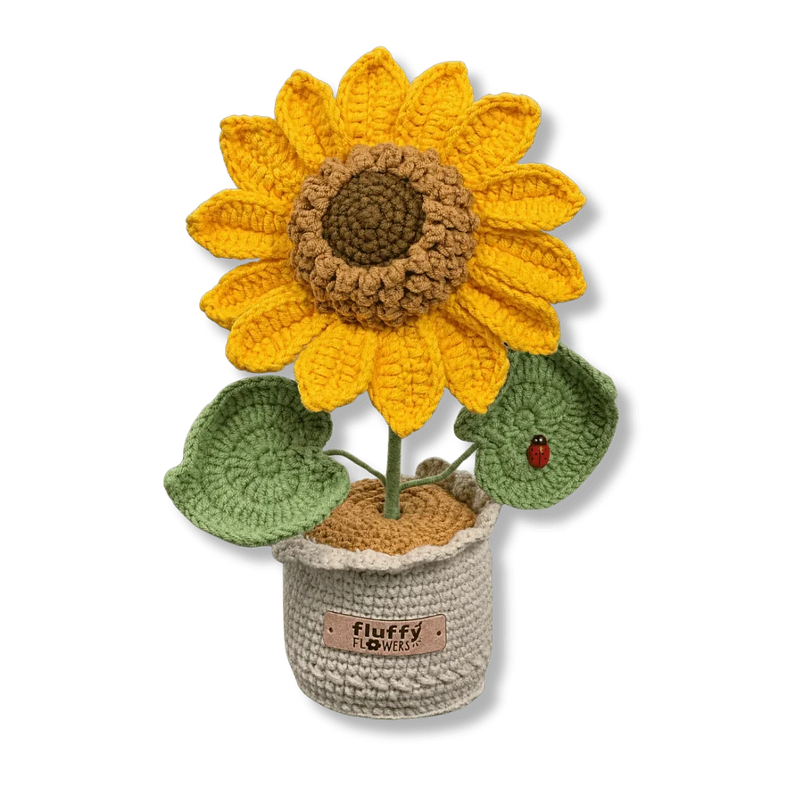 Gehäkelte Sonnenblume im Topf als langlebige Blumendekoration